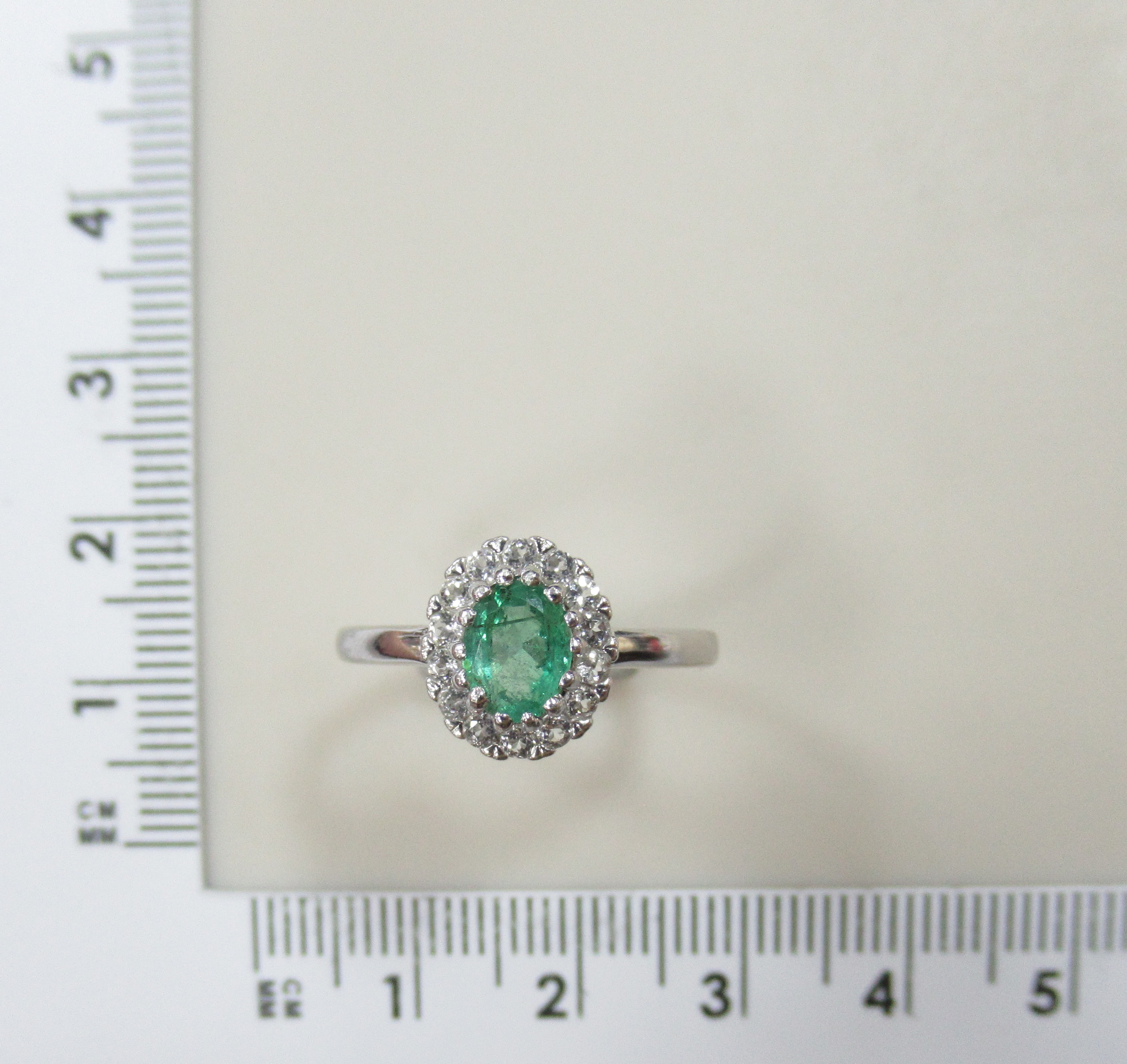 Серебряное кольцо с изумрудом